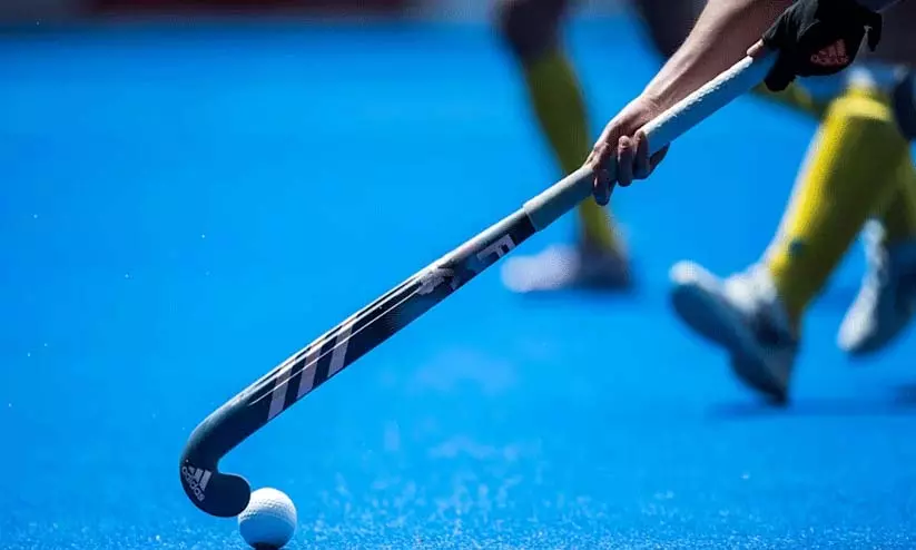 सरकार केरल हॉकी को हराने के लिए डंडे का इस्तेमाल कर रही सरकार केरल हॉकी को हराने के लिए डंडे का इस्तेमाल कर रही