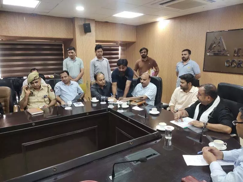 JMC ने पंजीकृत विक्रेताओं को कियोस्क आवंटित किए JMC ने पंजीकृत विक्रेताओं को कियोस्क आवंटित किए