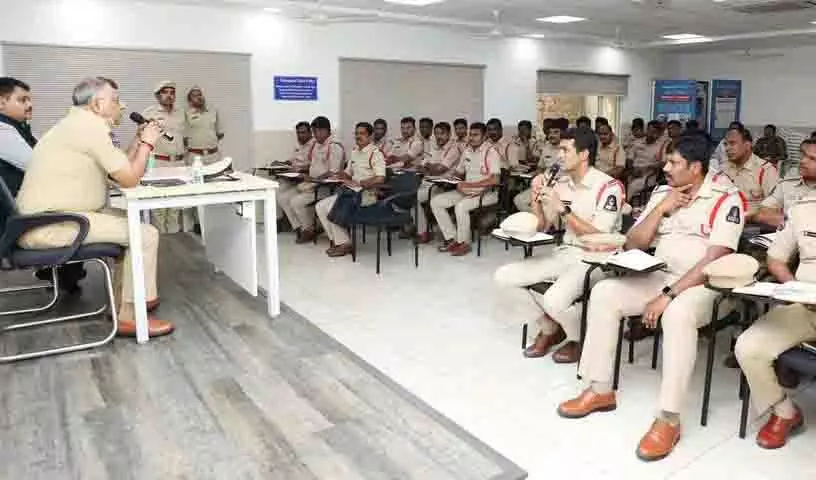 DGP Dr Jitendra ने लोगों के अनुकूल पुलिस प्रणाली के महत्व पर जोर दिया DGP Dr Jitendra ने लोगों के अनुकूल पुलिस प्रणाली के महत्व पर जोर दिया