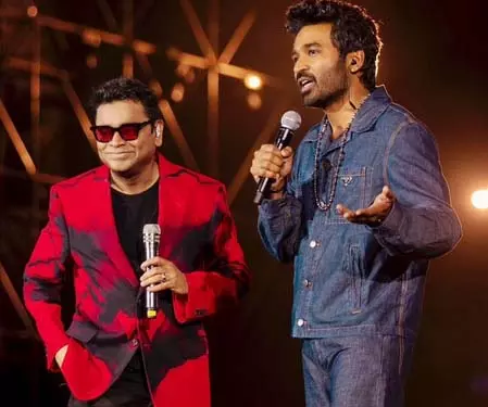 धनुष ने ए.आर. रहमान के मुंबई शो में अचानक उपस्थिति दर्ज कराई धनुष ने ए.आर. रहमान के मुंबई शो में अचानक उपस्थिति दर्ज कराई