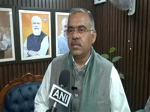 इटली का चश्मा पहनकर आप भगवान राम को कैसे खोजेंगे? बीजेपी के तरुण चुग ने राहुल गांधी पर किया हमला इटली का चश्मा पहनकर आप भगवान राम को कैसे खोजेंगे? बीजेपी के तरुण चुग ने राहुल गांधी पर किया हमला