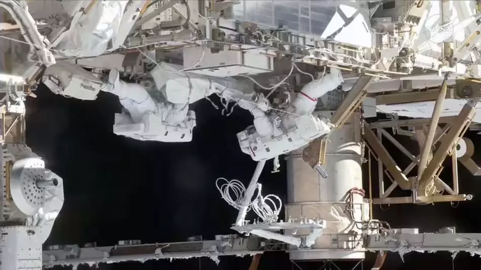 All-women spacewalk: मैकक्लेन और एयर्स ने ISS को दी नई ऊर्जा All-women spacewalk: मैकक्लेन और एयर्स ने ISS को दी नई ऊर्जा