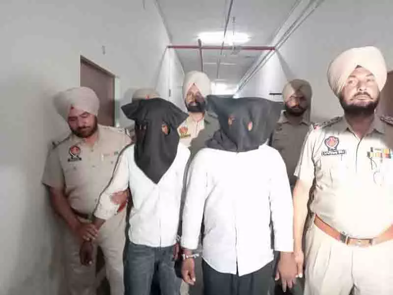 सुरक्षा बलों की संवेदनशील जानकारी लीक करने के आरोप में Amritsar में 2 लोग गिरफ्तार सुरक्षा बलों की संवेदनशील जानकारी लीक करने के आरोप में Amritsar में 2 लोग गिरफ्तार