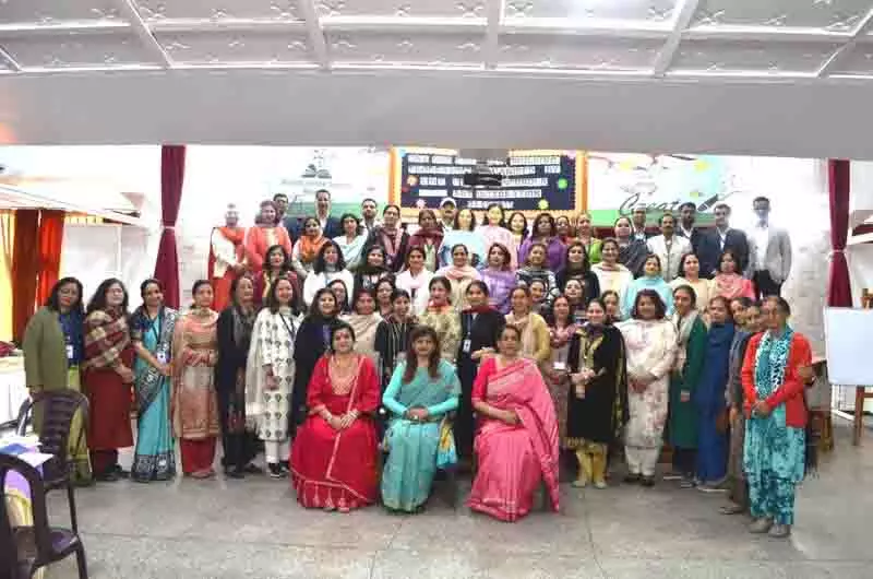 CBSE कार्यशाला में शिक्षकों ने रचनात्मक शिक्षा की खोज की CBSE कार्यशाला में शिक्षकों ने रचनात्मक शिक्षा की खोज की