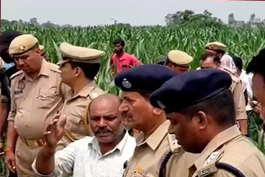 उत्तर प्रदेश के कन्नौज में 40 वर्षीय महिला की हत्या कर शव को खेत में फेंक दिया गया उत्तर प्रदेश के कन्नौज में 40 वर्षीय महिला की हत्या कर शव को खेत में फेंक दिया गया