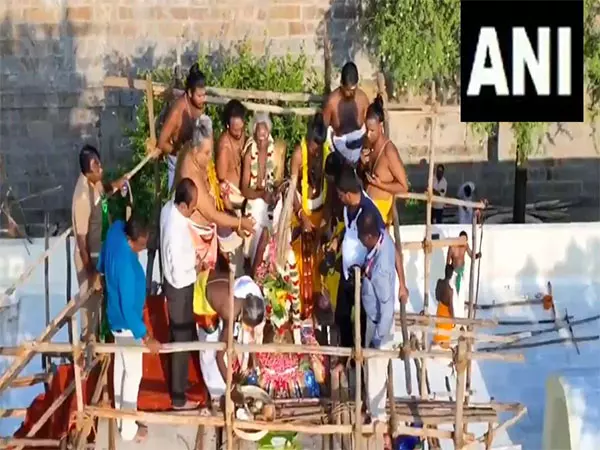 तमिलनाडु: 20 साल बाद पापनासनाथर मंदिर में महाकुंभाभिषेकम आयोजित हुआ तमिलनाडु: 20 साल बाद पापनासनाथर मंदिर में महाकुंभाभिषेकम आयोजित हुआ