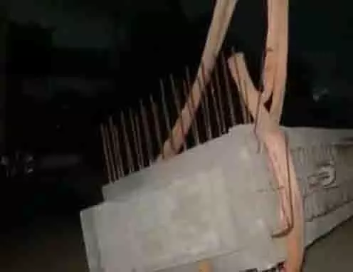 Cuttack में निर्माणाधीन पुल का स्लैब गिरने से 3 लोगों की मौत Cuttack में निर्माणाधीन पुल का स्लैब गिरने से 3 लोगों की मौत
