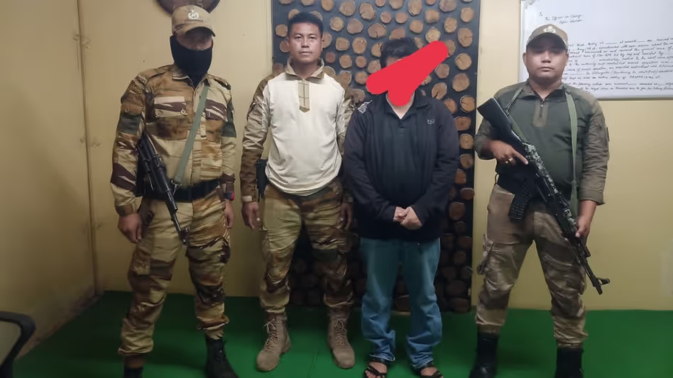 Manipur में सुरक्षा अभियान तेज छह गिरफ्तार, ड्रग्स और हथियार जब्त Manipur में सुरक्षा अभियान तेज छह गिरफ्तार, ड्रग्स और हथियार जब्त