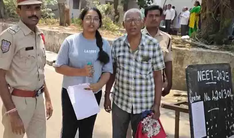 राचकोंडा पुलिस की त्वरित कार्रवाई से NEET UG छात्र समय पर परीक्षा केंद्र पर पहुंचा राचकोंडा पुलिस की त्वरित कार्रवाई से NEET UG छात्र समय पर परीक्षा केंद्र पर पहुंचा