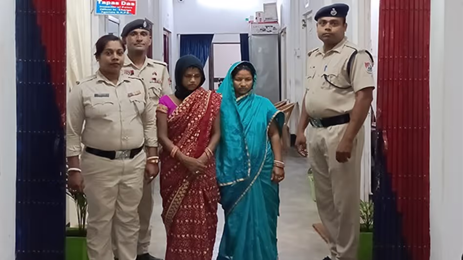 अगरतला रेलवे स्टेशन पर सूखे गांजे के साथ बिहार की दो महिलाएं गिरफ्तार अगरतला रेलवे स्टेशन पर सूखे गांजे के साथ बिहार की दो महिलाएं गिरफ्तार