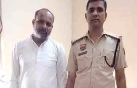 Haryana CM का फर्जी ओएसडी गुरुग्राम में गिरफ्तार Haryana CM का फर्जी ओएसडी गुरुग्राम में गिरफ्तार