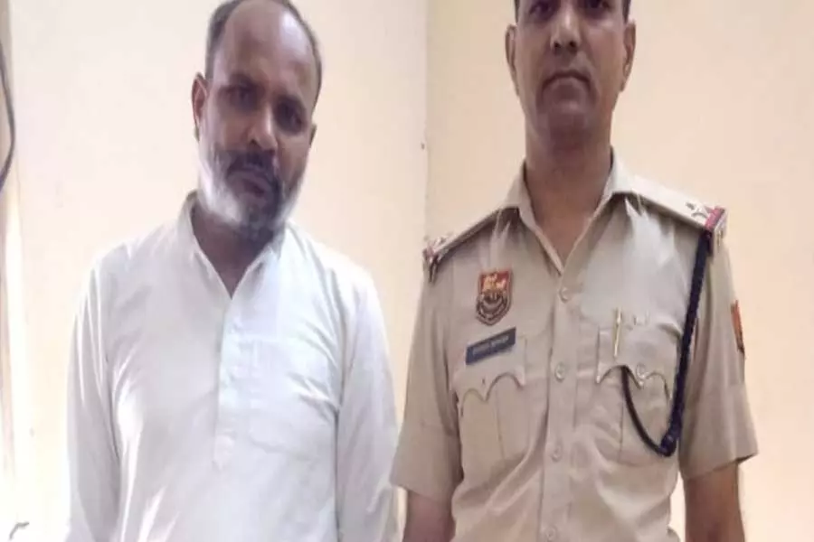मुख्यमंत्री का फर्जी OSD गुरुग्राम में पकड़ाया मुख्यमंत्री का फर्जी OSD गुरुग्राम में पकड़ाया