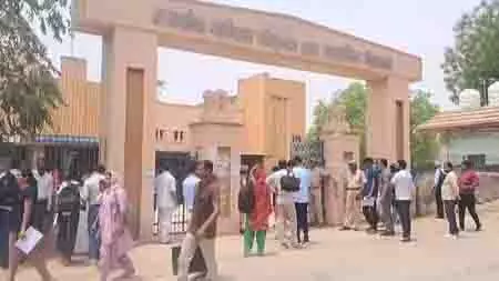 कड़ी सुरक्षा के बीच शांतिपूर्ण तरीके से संपन्न हुई NEET UG परीक्षा, पेपर लीक की कोई खबर नहीं कड़ी सुरक्षा के बीच शांतिपूर्ण तरीके से संपन्न हुई NEET UG परीक्षा, पेपर लीक की कोई खबर नहीं