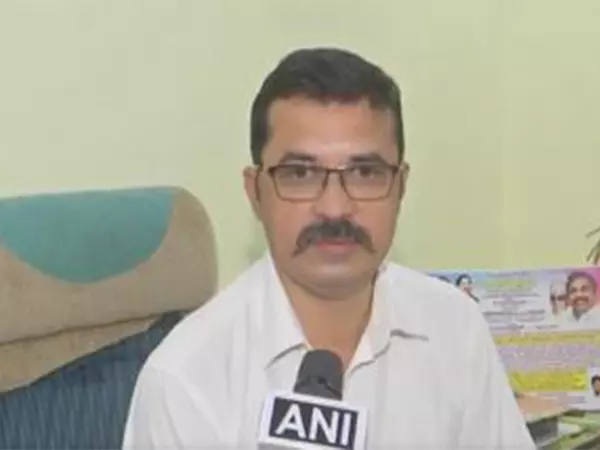 तमिलनाडु में नीट ड्रेस विवाद: AIADMK नेता ने डीएमके सरकार की अत्याचारिता की निंदा की तमिलनाडु में नीट ड्रेस विवाद: AIADMK नेता ने डीएमके सरकार की अत्याचारिता की निंदा की