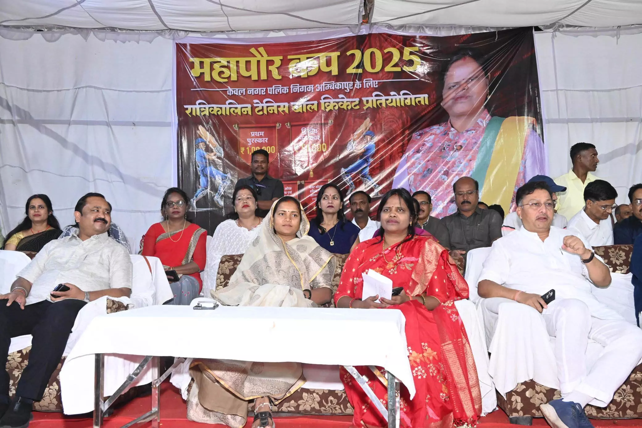रात्रिकालीन क्रिकेट प्रतियोगिता का मंत्री लक्ष्मी रजवाड़े ने किया भव्य शुभारंभ रात्रिकालीन क्रिकेट प्रतियोगिता का मंत्री लक्ष्मी रजवाड़े ने किया भव्य शुभारंभ