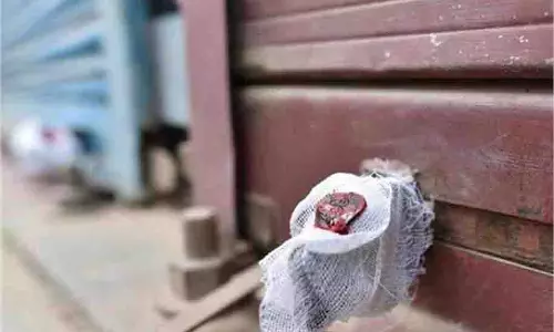 Jammu-Kashmir: ड्रग विभाग की सख्त कार्रवाई, इस इलाके में दुकानें सील Jammu-Kashmir: ड्रग विभाग की सख्त कार्रवाई, इस इलाके में दुकानें सील