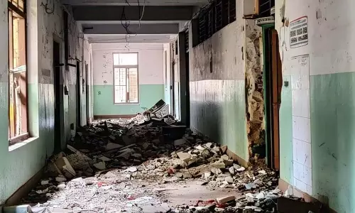 हादसे से सरकारी अस्पताल में हड़कंप, गलियारा ढहा, 2 मौतें हादसे से सरकारी अस्पताल में हड़कंप, गलियारा ढहा, 2 मौतें