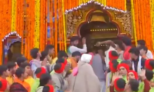 बद्रीनाथ धाम के कपाट खुले, वीडियो बद्रीनाथ धाम के कपाट खुले, वीडियो