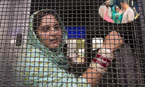 CRPF जवान बर्खास्त, पत्नी की सच्चाई विभाग से छिपाने के आरोप CRPF जवान बर्खास्त, पत्नी की सच्चाई विभाग से छिपाने के आरोप
