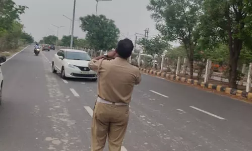 उत्तर प्रदेश के गौतमबुद्ध नगर में यातायात नियमों के उल्लंघन पर सख्ती, पहले दिन कटे 103 चालान