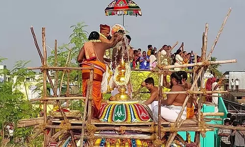 कराईकल अम्मैयार मंदिर में कुंभाभिषेकम: बड़ी संख्या में भक्त भाग लेते कराईकल अम्मैयार मंदिर में कुंभाभिषेकम: बड़ी संख्या में भक्त भाग लेते