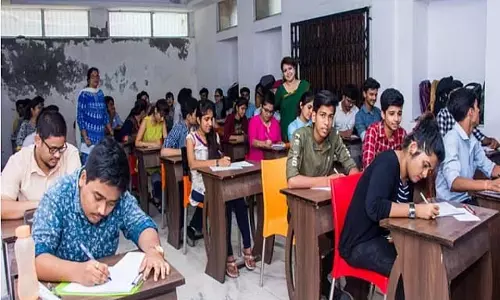 देशभर में आज NEET परीक्षा: झुमके, हार, चूड़ियां या हाई हील्स पहनने की अनुमति नही