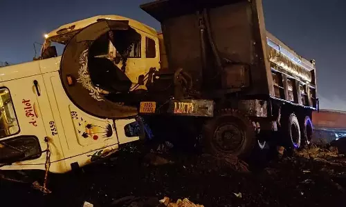 Odisha: पारादीप बंदरगाह पर ट्रक के खड़े वाहन से टकराने से दो चालकों की मौत Odisha: पारादीप बंदरगाह पर ट्रक के खड़े वाहन से टकराने से दो चालकों की मौत