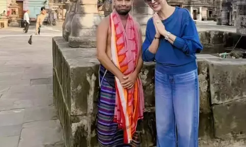 Bhubaneswar : लिंगराज मंदिर परिसर में ली गई अभिनेत्री सुष्मिता सेन की तस्वीर वायरल