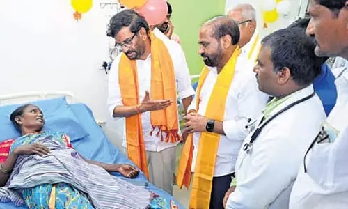 आंध्र के 1.65 करोड़ परिवारों को जल्द ही 25 लाख रुपये का स्वास्थ्य बीमा मिलेगा: Satya Kumar Yadav आंध्र के 1.65 करोड़ परिवारों को जल्द ही 25 लाख रुपये का स्वास्थ्य बीमा मिलेगा: Satya Kumar Yadav