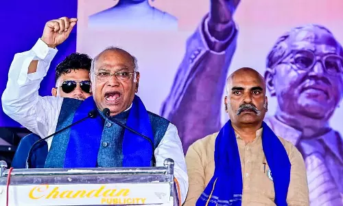 डांगे और सावरकर ने ही अंबेडकर को हराया था : Mallikarjun Kharge डांगे और सावरकर ने ही अंबेडकर को हराया था : Mallikarjun Kharge
