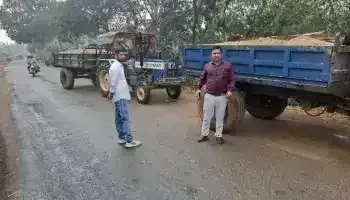 Seraikela में खनन माफियाओं पर शिकंजा, छह गाड़ियां जब्त Seraikela में खनन माफियाओं पर शिकंजा, छह गाड़ियां जब्त