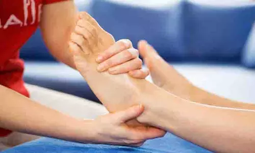 Health: पैरों की सूजन दूर करने के 5 घरेलू उपाय Health: पैरों की सूजन दूर करने के 5 घरेलू उपाय