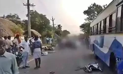 बस से आमने-सामने की टक्कर में चार लोगों की मौत