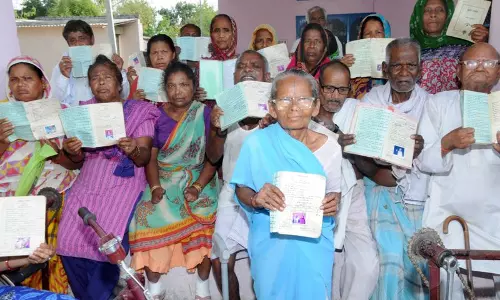 प्रवासियों की आमद और नए परिवारों के कारण मई में BPL कार्डधारकों की संख्या में वृद्धि हुई प्रवासियों की आमद और नए परिवारों के कारण मई में BPL कार्डधारकों की संख्या में वृद्धि हुई