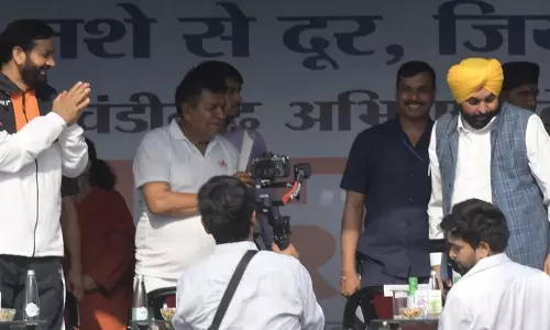 Punjab के मुख्यमंत्री ने सरकारी कार्यक्रम में हरियाणा के मुख्यमंत्री सैनी से दूरी बनाए रखी Punjab के मुख्यमंत्री ने सरकारी कार्यक्रम में हरियाणा के मुख्यमंत्री सैनी से दूरी बनाए रखी