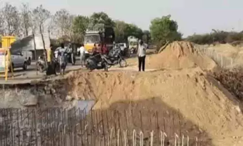 Tiruppur में निर्माणाधीन पुल से गिरने से दंपत्ति की मौत, बच्चा जिंदगी के लिए संघर्ष कर रहा