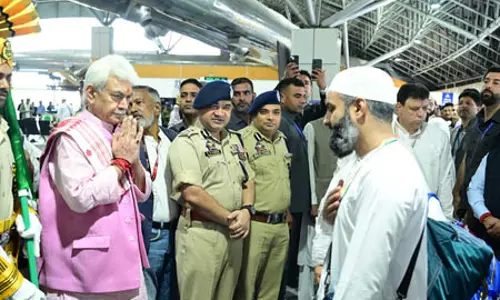श्रीनगर एयरपोर्ट से हज यात्रियों का पहला जत्था रवाना