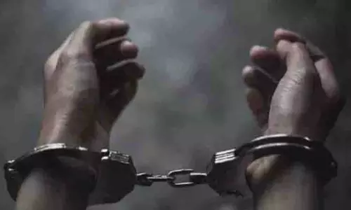 महिला की मॉर्फ्ड तस्वीरें Social Media पर अपलोड करने के आरोप में स्विमिंग कोच गिरफ्तार महिला की मॉर्फ्ड तस्वीरें Social Media पर अपलोड करने के आरोप में स्विमिंग कोच गिरफ्तार