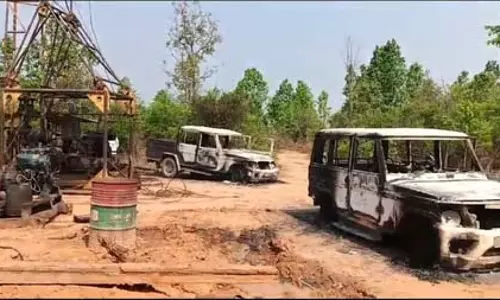 Jharkhand लातेहार में माओवादियों का खनन स्थल पर हमला, आठ वाहन-मशीनें तबाह Jharkhand लातेहार में माओवादियों का खनन स्थल पर हमला, आठ वाहन-मशीनें तबाह