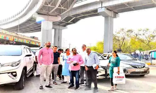 GHMC आयुक्त कर्णन ने सेरिलिंगमपल्ली में विकास कार्यों का निरीक्षण किया GHMC आयुक्त कर्णन ने सेरिलिंगमपल्ली में विकास कार्यों का निरीक्षण किया