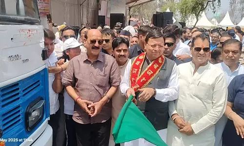 Chardham Yatra शुरू, मुख्यमंत्री ने बसों को रवाना कर दी शुभकामनाएं Chardham Yatra शुरू, मुख्यमंत्री ने बसों को रवाना कर दी शुभकामनाएं