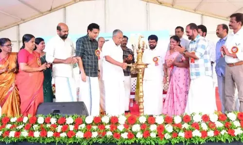 मुझापिलंगड़ समुद्र तट का स्वरूप बदल रहा मुझापिलंगड़ समुद्र तट का स्वरूप बदल रहा