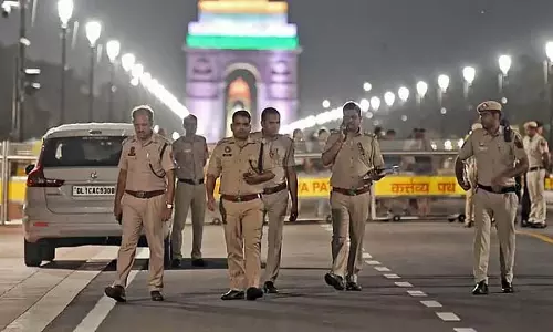 New Delhi : देश में अवैध रूप से रहने के आरोप में छह महिलाओं समेत 10 बांग्लादेशी नागरिक गिरफ्तार