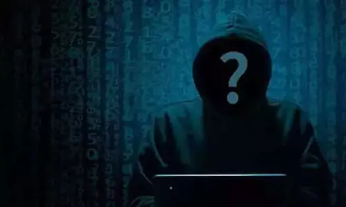 लाइव ऑनलाइन धोखाधड़ी; नौ लाख का नुकसान