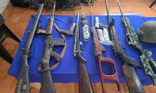 Manipur: कांगपोकपी जिले में तोपों की सलामी के लिए हथियार जब्त किए गए