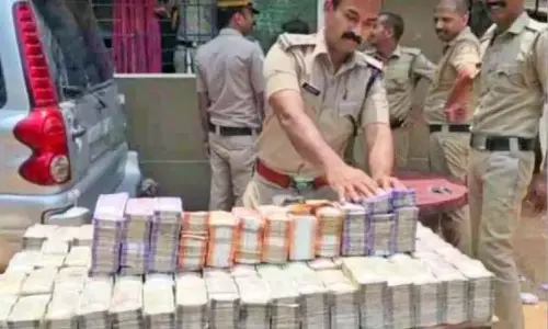 एलेट्टुल में अवैध कर वसूली में चार करोड़ रुपये जब्त