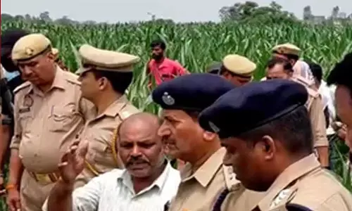 उत्तर प्रदेश के कन्नौज में 40 वर्षीय महिला की हत्या कर शव को खेत में फेंक दिया गया उत्तर प्रदेश के कन्नौज में 40 वर्षीय महिला की हत्या कर शव को खेत में फेंक दिया गया