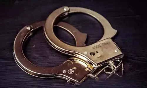 Mangalore में दोहरे हत्याकांड के मामले में तीन गिरफ्तार Mangalore में दोहरे हत्याकांड के मामले में तीन गिरफ्तार