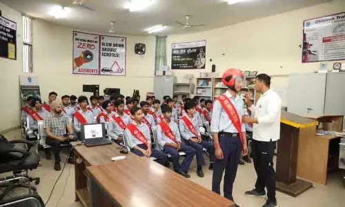 Chandigarh: यातायात पुलिस ने व्यापक सड़क सुरक्षा अभियान शुरू Chandigarh: यातायात पुलिस ने व्यापक सड़क सुरक्षा अभियान शुरू