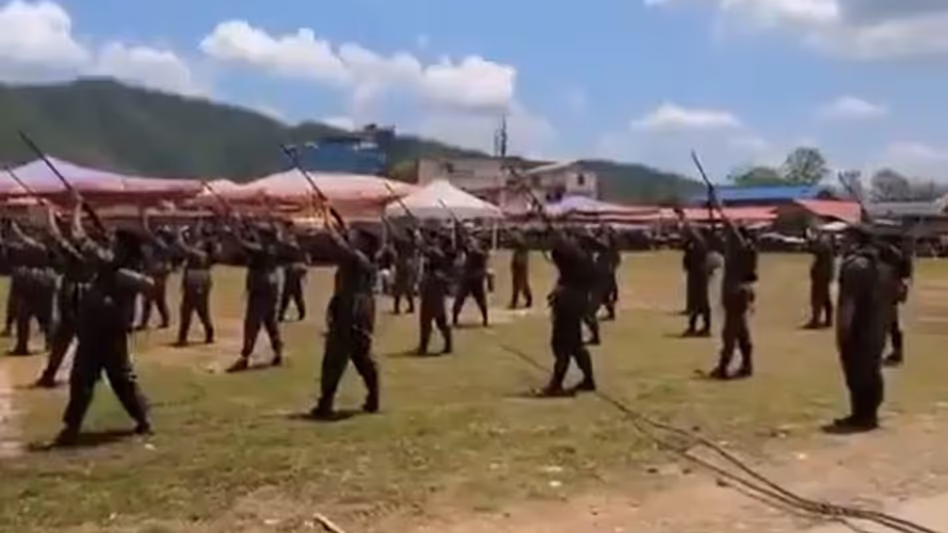 Manipur : जातीय हिंसा के दो साल पूरे होने पर सैकुल में बंदूक की सलामी समारोह Manipur : जातीय हिंसा के दो साल पूरे होने पर सैकुल में बंदूक की सलामी समारोह